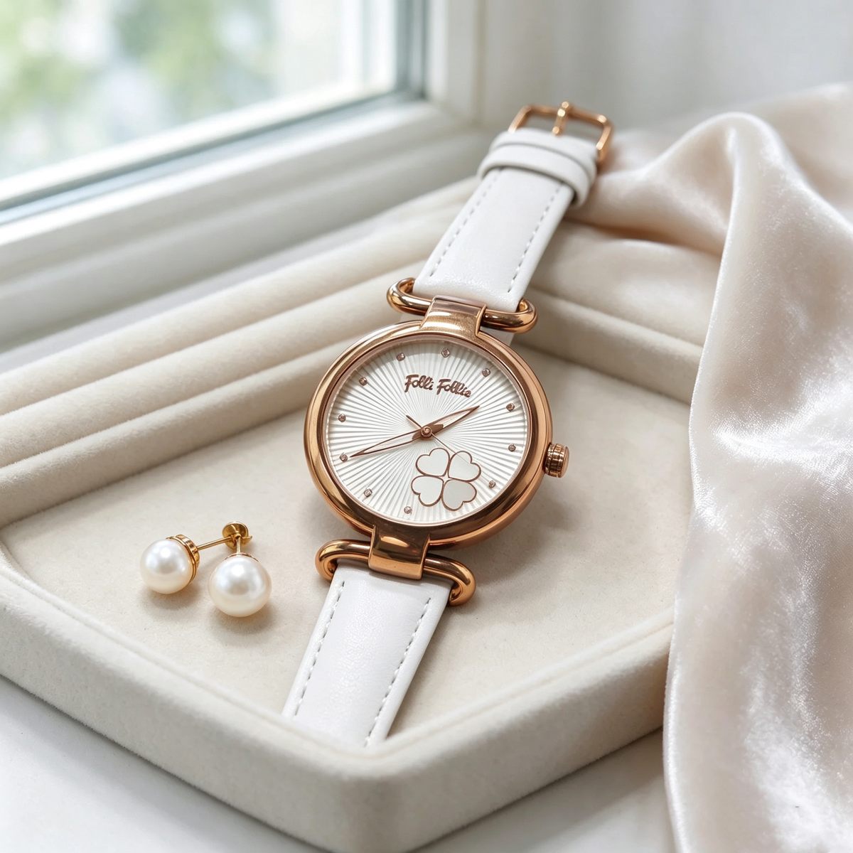 Folli Follie Women Quartz Watch, Heart Clover Sunburst Dial, White Smooth Leather Strap Elegant Wristwatch