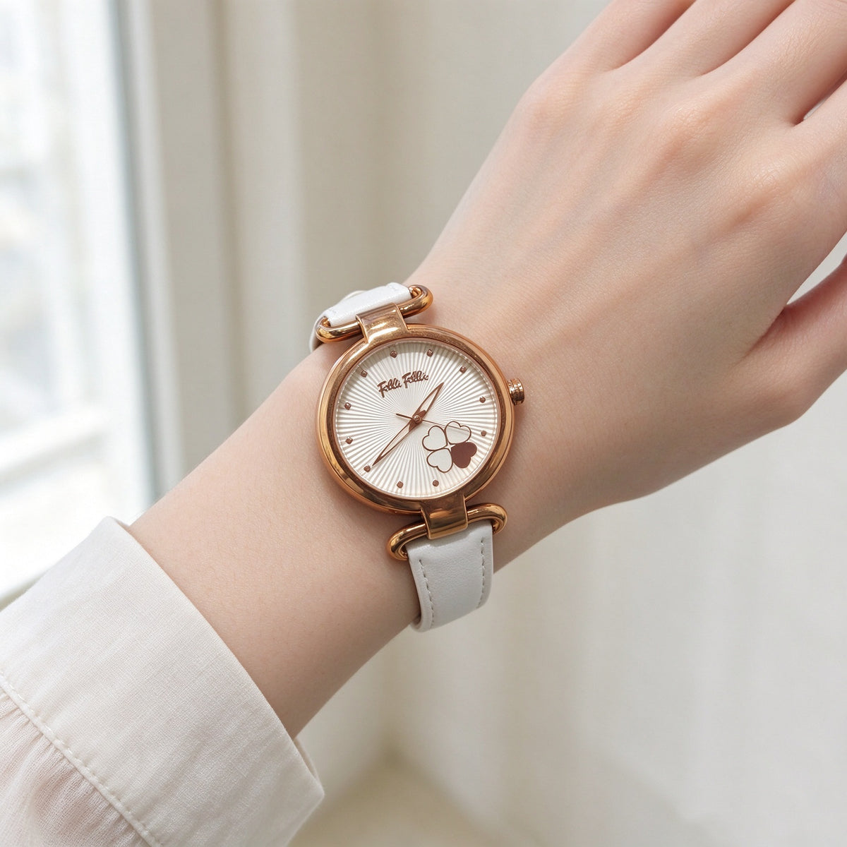 Folli Follie Women Quartz Watch, Heart Clover Sunburst Dial, White Smooth Leather Strap Elegant Wristwatch